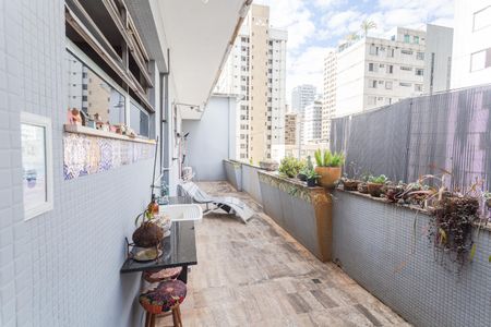 Apartamento à venda com 340m², 6 quartos e 3 vagas Apartamento à venda com 340m², 6 quartos e 3 vagasVaranda do Quarto 5 na Cobertura
