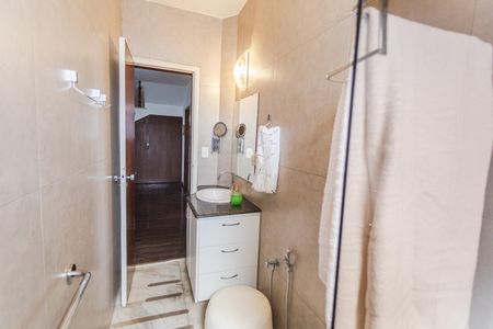 Apartamento à venda com 340m², 6 quartos e 3 vagas Apartamento à venda com 340m², 6 quartos e 3 vagasBanheiro Social 1