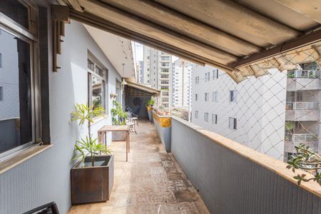 Apartamento à venda com 340m², 6 quartos e 3 vagas Apartamento à venda com 340m², 6 quartos e 3 vagasVaranda da Sala 2/Suíte na Cobertura