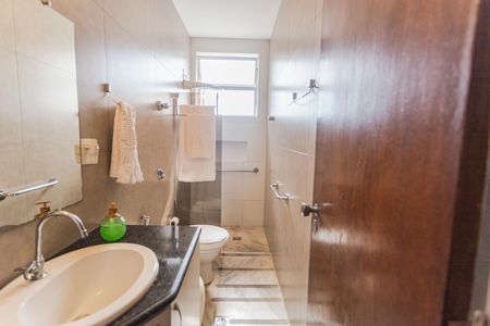 Apartamento à venda com 340m², 6 quartos e 3 vagas Apartamento à venda com 340m², 6 quartos e 3 vagasBanheiro Social 1