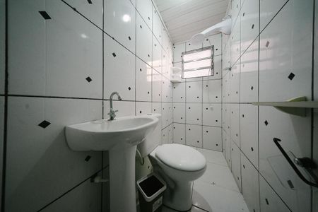 Casa à venda com 130m², 4 quartos e 1 vaga Casa à venda com 130m², 4 quartos e 1 vagaBanheiro