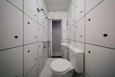 Casa à venda com 130m², 4 quartos e 1 vaga Casa à venda com 130m², 4 quartos e 1 vagaBanheiro