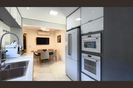 Apartamento à venda com 215m², 3 quartos e 3 vagasCozinha