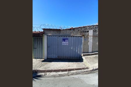 Casa para alugar com 120m², 2 quartos e 1 vaga Casa para alugar com 120m², 2 quartos e 1 vagaFachada