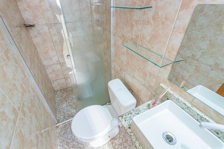 Casa para alugar com 120m², 2 quartos e 1 vaga Casa para alugar com 120m², 2 quartos e 1 vagaBanheiro