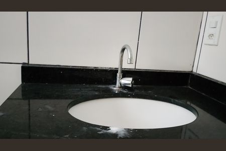 Banheiro de casa para alugar com 2 quartos, 48m² em Cidade Miguel Badra, Suzano