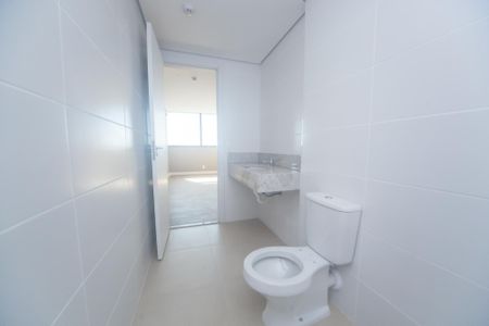 Banheiro suite lado A de kitnet/studio à venda com 2 quartos, 95m² em Santa Lúcia, Belo Horizonte