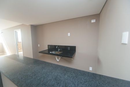 Cozinha lado A de apartamento à venda com 2 quartos, 95m² em Santa Lúcia, Belo Horizonte