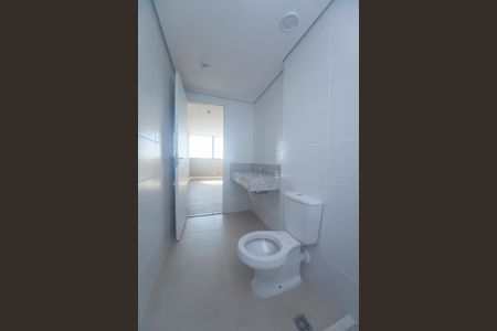 Banheiro suite lado A de apartamento à venda com 2 quartos, 95m² em Santa Lúcia, Belo Horizonte