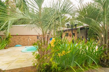 Área externa/Piscina de casa à venda com 2 quartos, 250m² em São José, Canoas