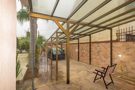 Garagem de casa à venda com 2 quartos, 250m² em São José, Canoas