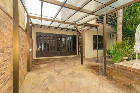 Garagem de casa à venda com 2 quartos, 250m² em São José, Canoas