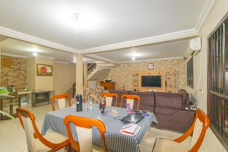 Casa à venda com 2 quartos, 250m² em São José, Canoas