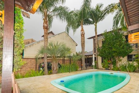 Área externa de casa à venda com 2 quartos, 250m² em São José, Canoas