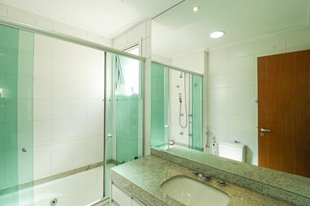 Apartamento à venda com 123m², 3 quartos e 3 vagasBanheiro da Suíte