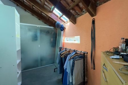 Casa à venda com 300m², 5 quartos e 6 vagas Casa à venda com 300m², 5 quartos e 6 vagasCloset mezanino