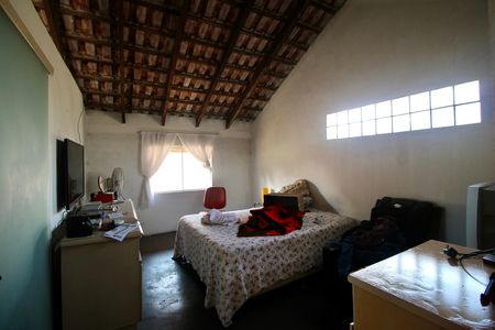 Casa à venda com 300m², 5 quartos e 6 vagas Casa à venda com 300m², 5 quartos e 6 vagasQuarto mezanino