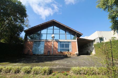 Casa à venda com 300m², 5 quartos e 6 vagas Casa à venda com 300m², 5 quartos e 6 vagasFachada