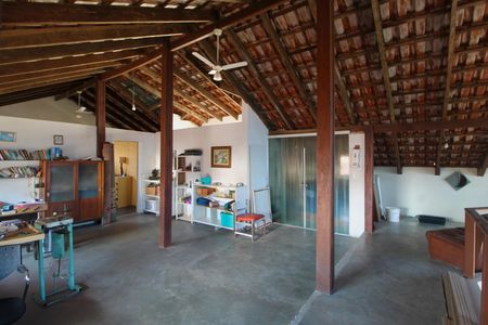 Casa à venda com 300m², 5 quartos e 6 vagas Casa à venda com 300m², 5 quartos e 6 vagasMezanino