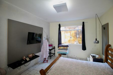 Casa à venda com 300m², 5 quartos e 6 vagas Casa à venda com 300m², 5 quartos e 6 vagasSuite