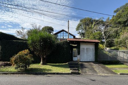 Casa à venda com 300m², 5 quartos e 6 vagas Casa à venda com 300m², 5 quartos e 6 vagasFachada