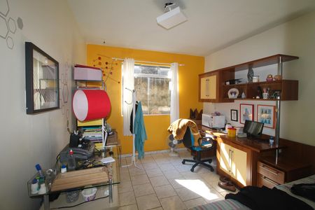 Casa à venda com 300m², 5 quartos e 6 vagas Casa à venda com 300m², 5 quartos e 6 vagasQuarto