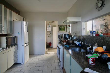 Casa à venda com 300m², 5 quartos e 6 vagas Casa à venda com 300m², 5 quartos e 6 vagasCozinha