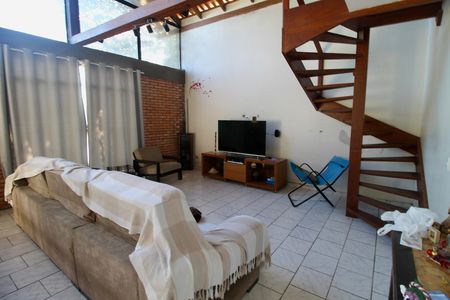 Casa à venda com 300m², 5 quartos e 6 vagas Casa à venda com 300m², 5 quartos e 6 vagasSala TV