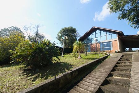 Casa à venda com 300m², 5 quartos e 6 vagas Casa à venda com 300m², 5 quartos e 6 vagasFachada