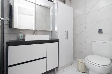 Banheiro do Quarto 2 de apartamento à venda com 3 quartos, 108m² em Teresópolis, Porto Alegre