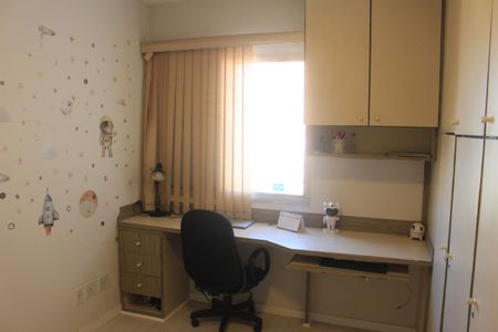 Apartamento à venda com 214m², 4 quartos e 2 vagasQuarto 2