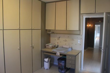 Apartamento à venda com 214m², 4 quartos e 2 vagasQuarto 2