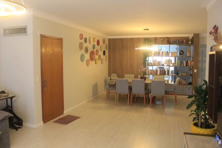 Apartamento à venda com 214m², 4 quartos e 2 vagasSala