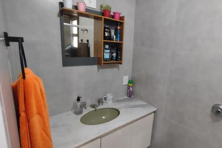 Apartamento à venda com 214m², 4 quartos e 2 vagas Apartamento à venda com 214m², 4 quartos e 2 vagasBanheiro da Suíte 1