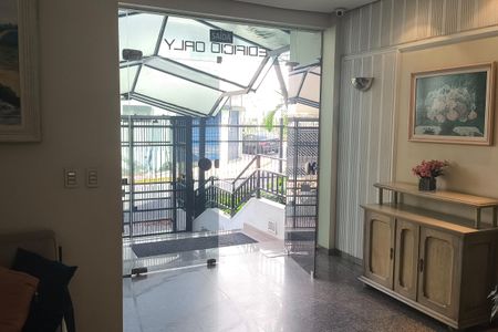 Apartamento à venda com 214m², 4 quartos e 2 vagas Apartamento à venda com 214m², 4 quartos e 2 vagasHall social