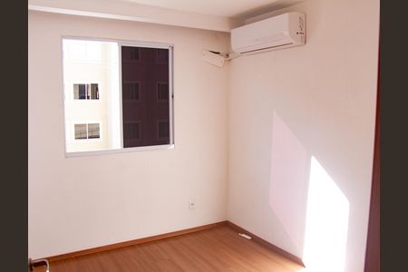 Quarto 2 de apartamento para alugar com 2 quartos, 48m² em Guaratiba, Rio de Janeiro
