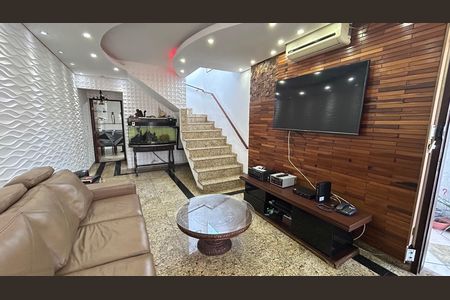 Sala de casa à venda com 4 quartos, 250m² em Jardim Santa Cecilia, Guarulhos