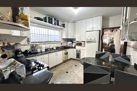 Cozinha de casa à venda com 4 quartos, 250m² em Jardim Santa Cecilia, Guarulhos