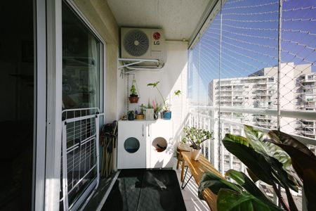 Sacada da Sala de apartamento para alugar com 2 quartos, 47m² em Jardim Santa Teresinha, São Paulo