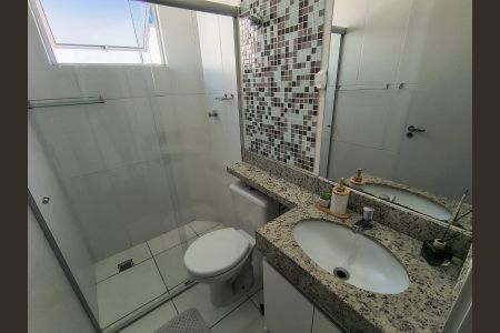 Banheiro de apartamento à venda com 2 quartos, 48m² em Linda Vista, Contagem