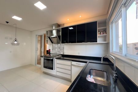 Casa de condomínio à venda com 320m², 4 quartos e 4 vagas