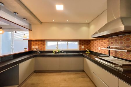 Casa de condomínio à venda com 320m², 4 quartos e 4 vagas