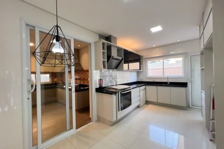 Casa de condomínio à venda com 320m², 4 quartos e 4 vagas