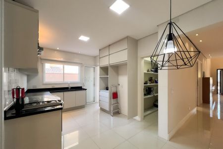 Casa de condomínio à venda com 320m², 4 quartos e 4 vagas