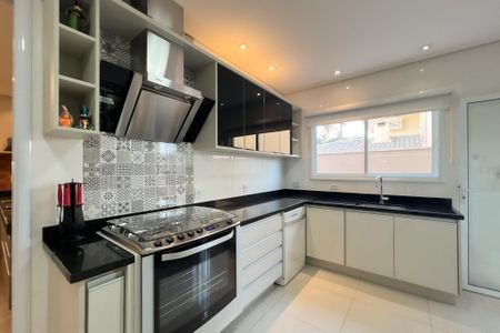 Casa de condomínio à venda com 320m², 4 quartos e 4 vagas