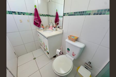Banheiro social de casa de condomínio à venda com 3 quartos, 86m² em Parque Renato Maia, Guarulhos