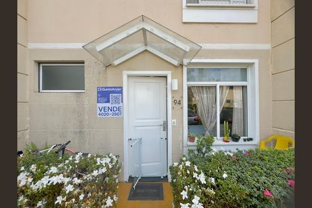 Placa instalada na fachada do imóvel  de casa de condomínio à venda com 3 quartos, 86m² em Parque Renato Maia, Guarulhos