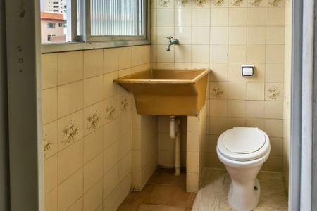Banheiro de kitnet/studio para alugar com 1 quarto, 22m² em Guilhermina, Praia Grande