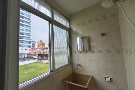 Banheiro  de kitnet/studio para alugar com 1 quarto, 22m² em Guilhermina, Praia Grande