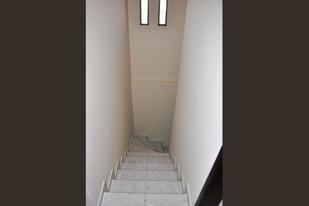 Casa à venda com 130m², 3 quartos e 1 vaga Casa à venda com 130m², 3 quartos e 1 vagaDetalhe - Escada Quartos